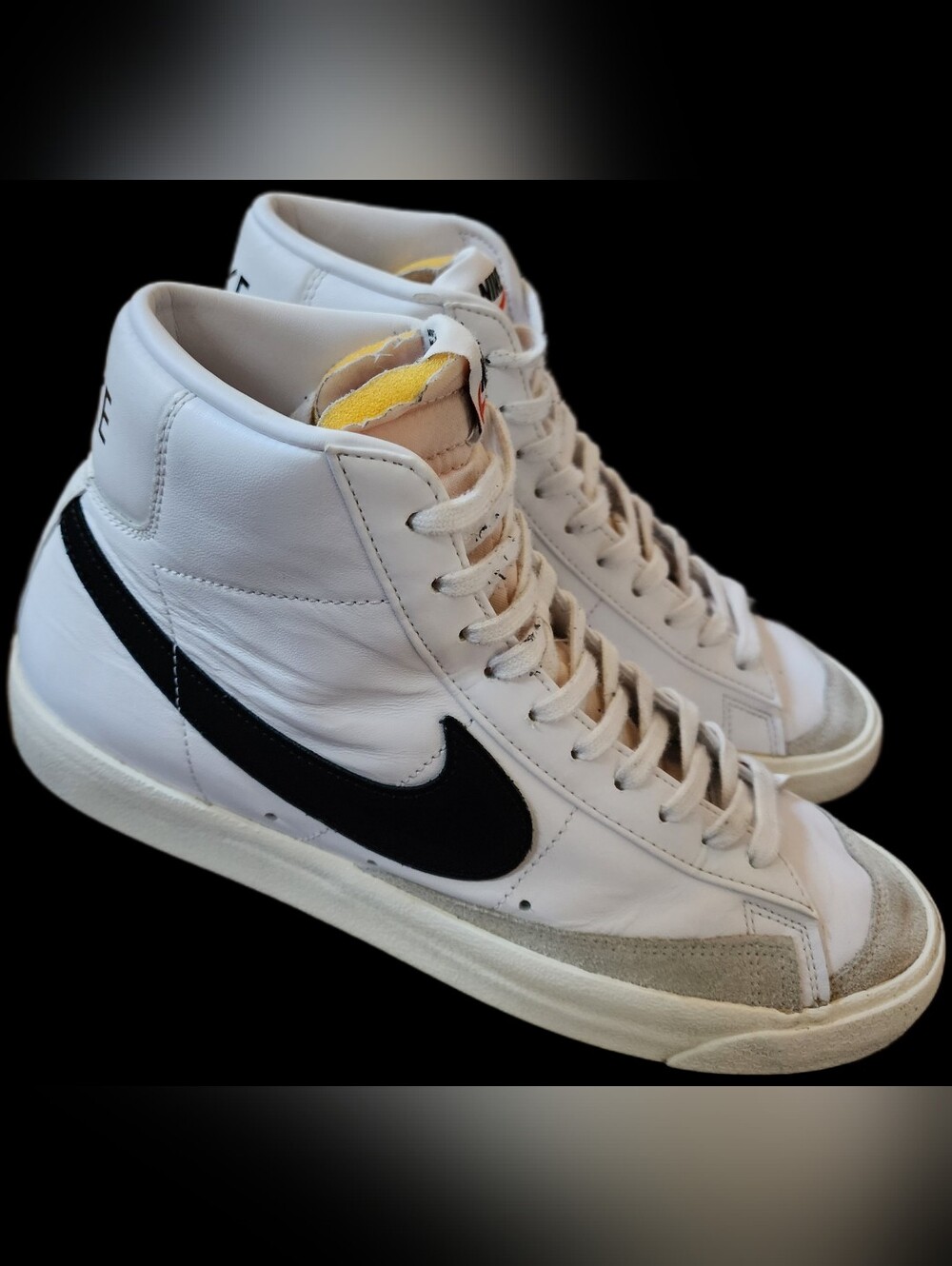 Nike Blazer Mid '77 Hi-tops Size 10.5 (BQ6806-100) - Picture 2 of 9